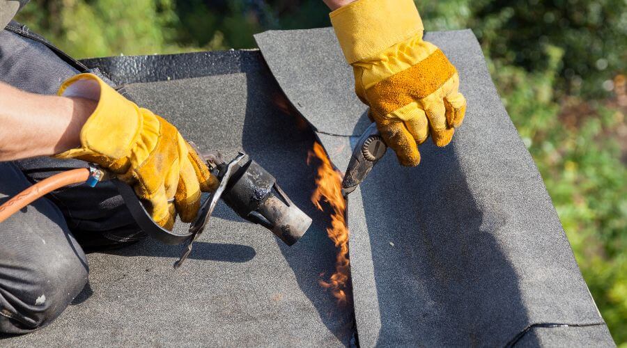 Professional gutter cleaning in Albion, OK